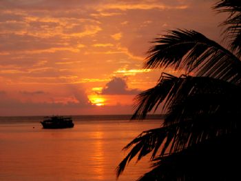 Sunset on the beach @ Ko Tao (Thailand) by Ed Van 